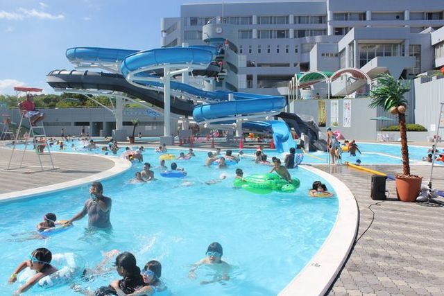 good pool photo in summer